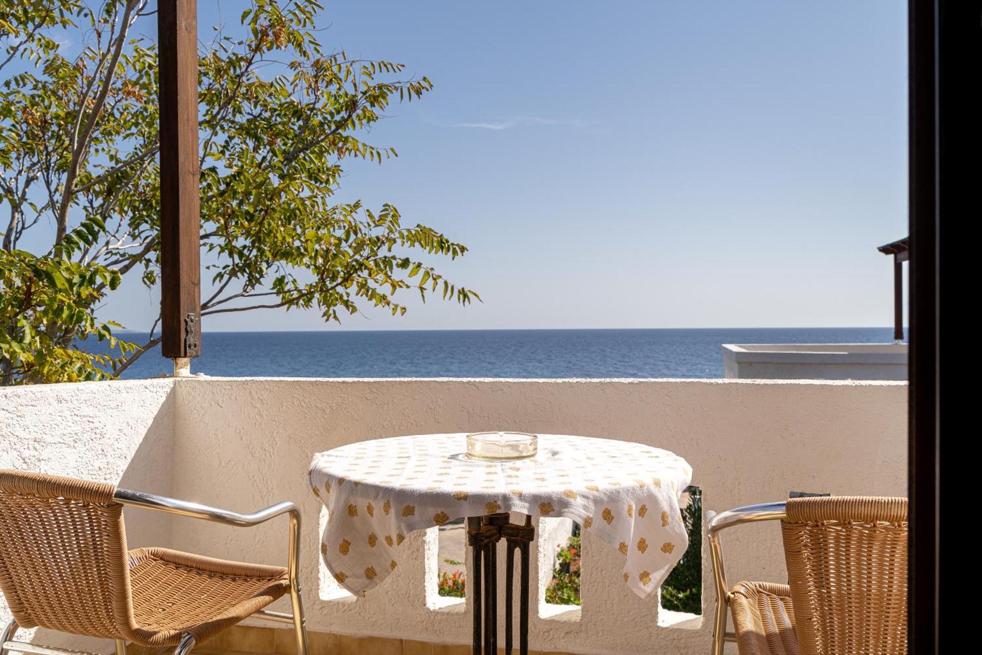 Akrotiri Apartments Makrýgialos Extérieur photo
