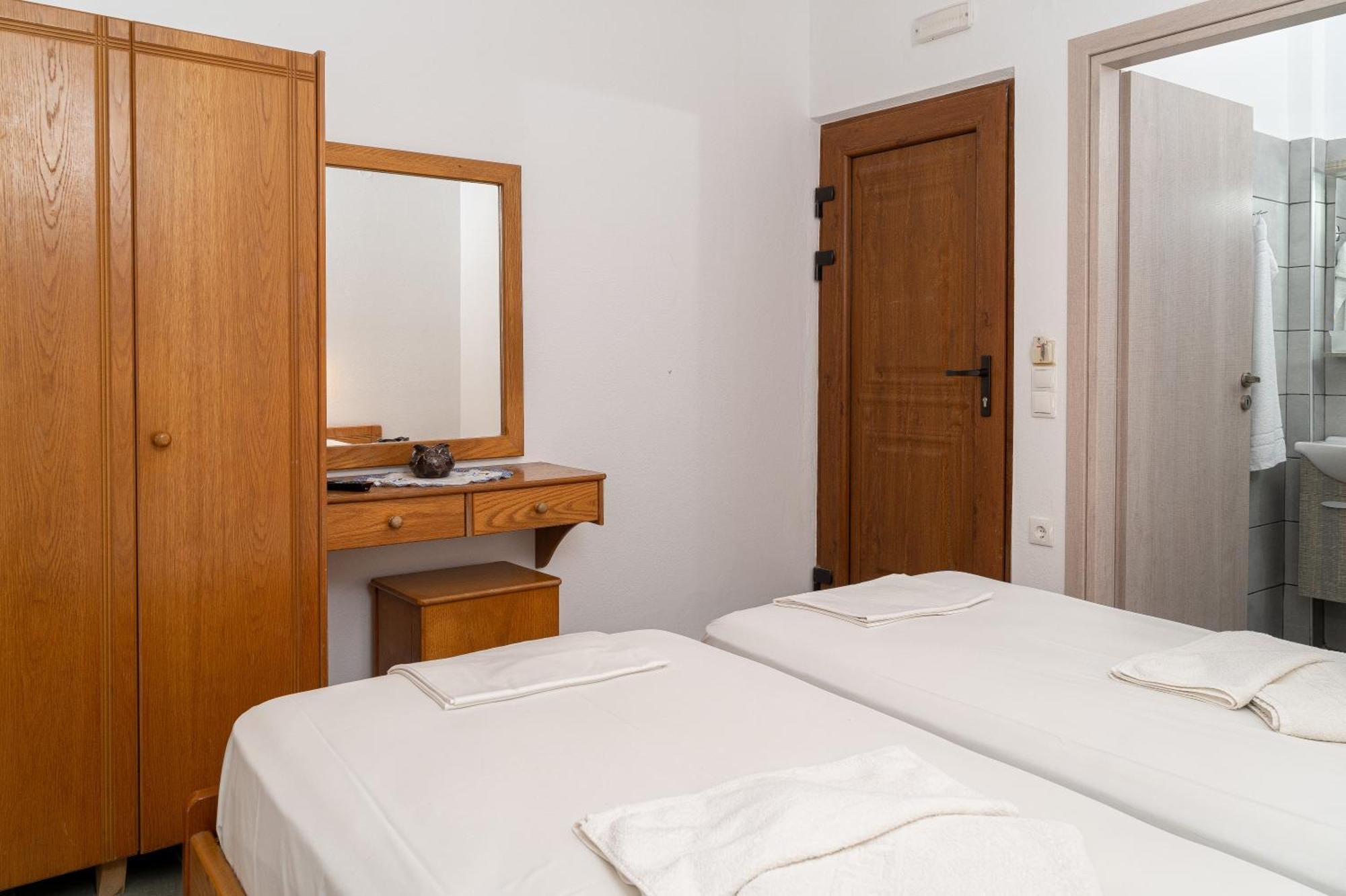 Akrotiri Apartments Makrýgialos Extérieur photo