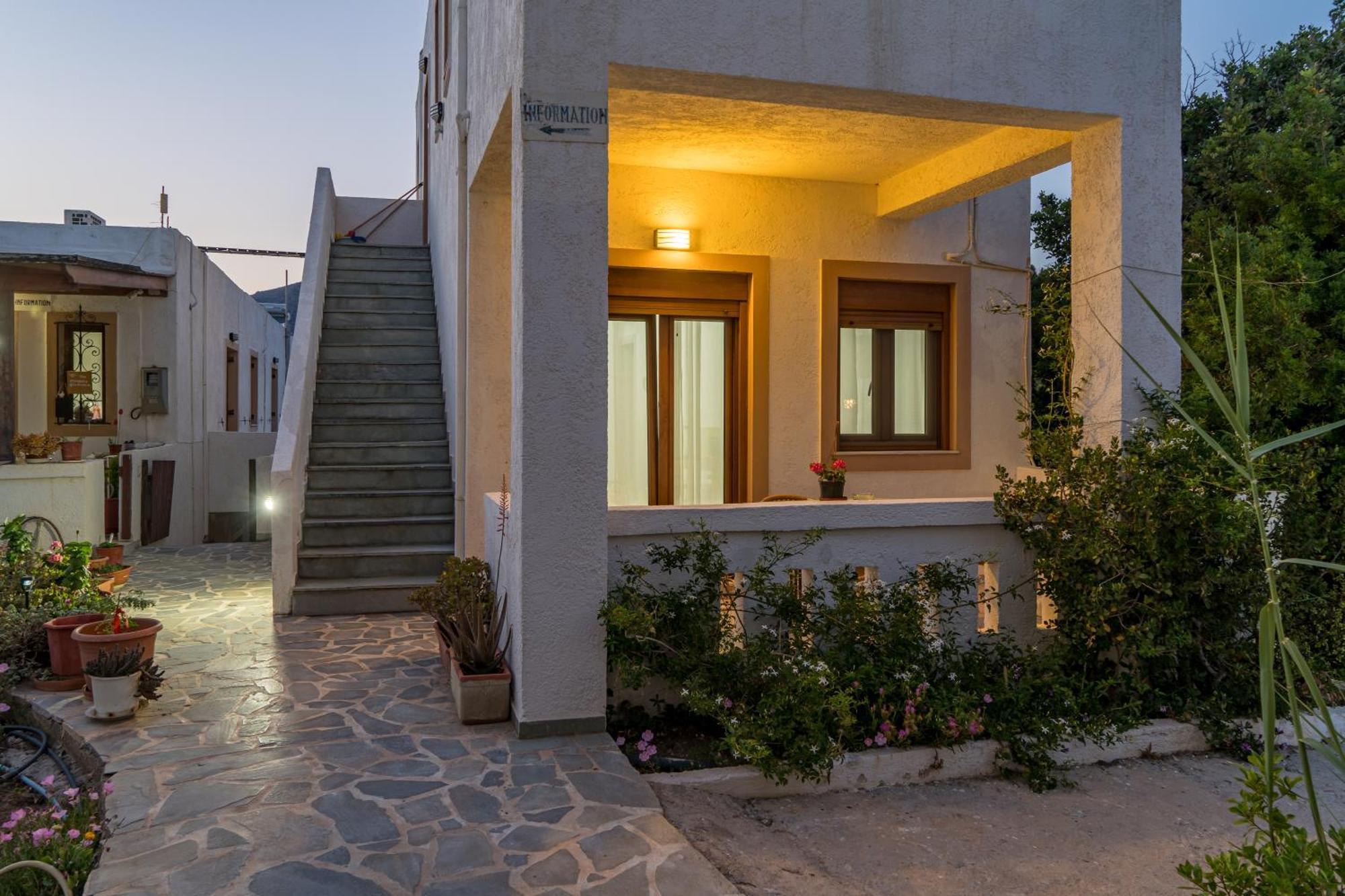 Akrotiri Apartments Makrýgialos Extérieur photo