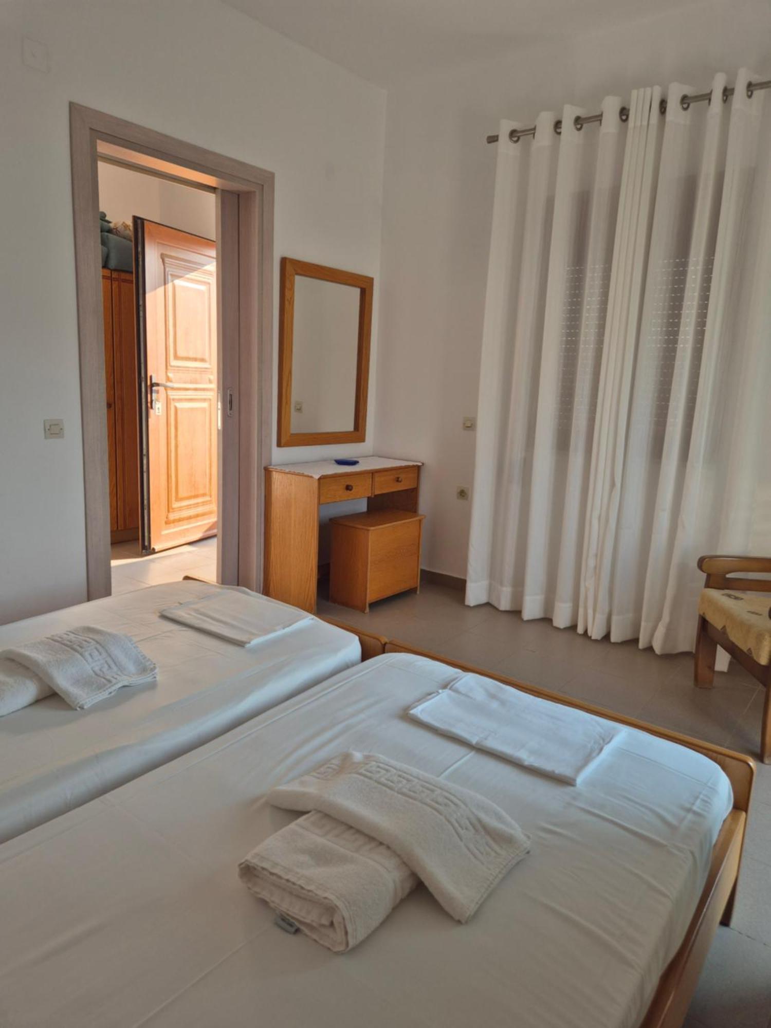 Akrotiri Apartments Makrýgialos Extérieur photo